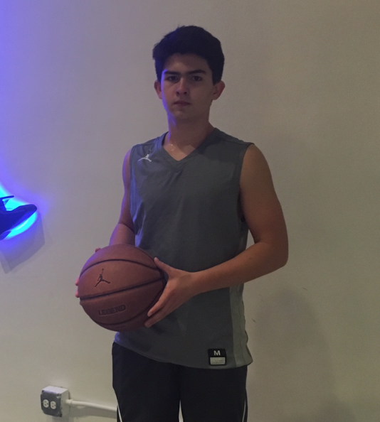 He's a knockdown shooter who can effectively play either guard spot and has done so against high-level competition consistently.

#DarkHorse 2021 5'10 PG Tyler Wildermuth (IC Prep, IL) should be on the radars of small college coaches across the country: youtube.com/watch?v=PXbXAK…
