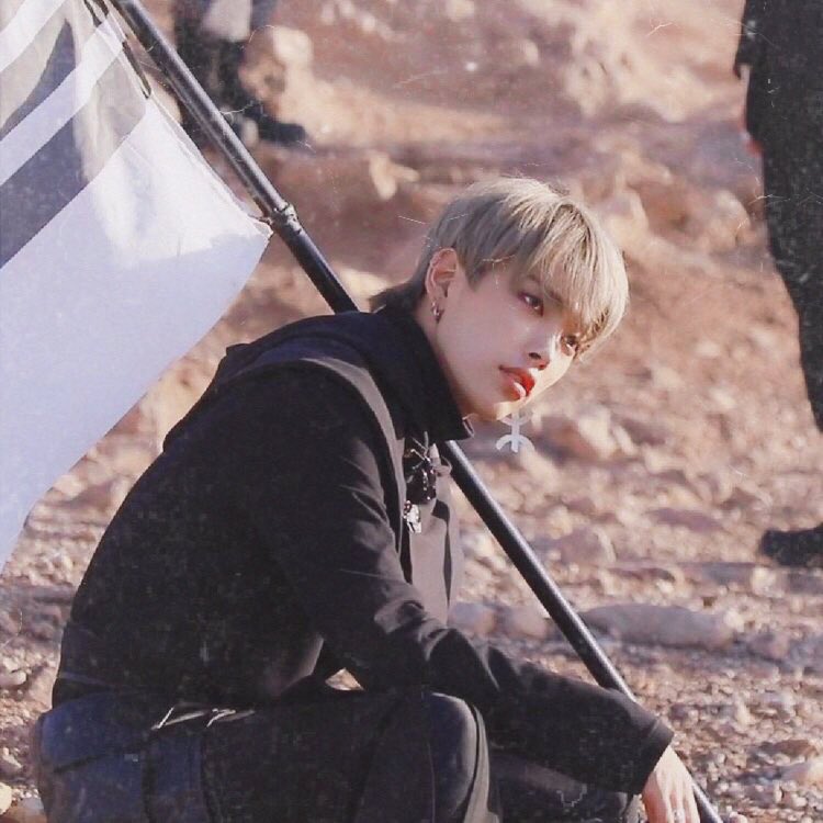 Ateez treasure. ATEEZ hongjoong. Treasure ATEEZ Хонджун. Хонджун Pirate King. ATEEZ Pirate King hongjoong.