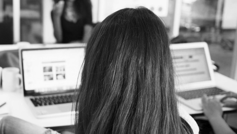 4LDigital's tweet photo. Nous avons réalisé un dossier sur la place des #femmes dans le #numérique pour la région @auvergnerhalpes !
Vous y trouverez des chiffres récents sur le sujet / des exemples de mesures mises en place / les interviews de 6 femmes de la #tech lyonnaise !
👉 https://t.co/fmfkm3IZVm https://t.co/Gc3NYYNzrv