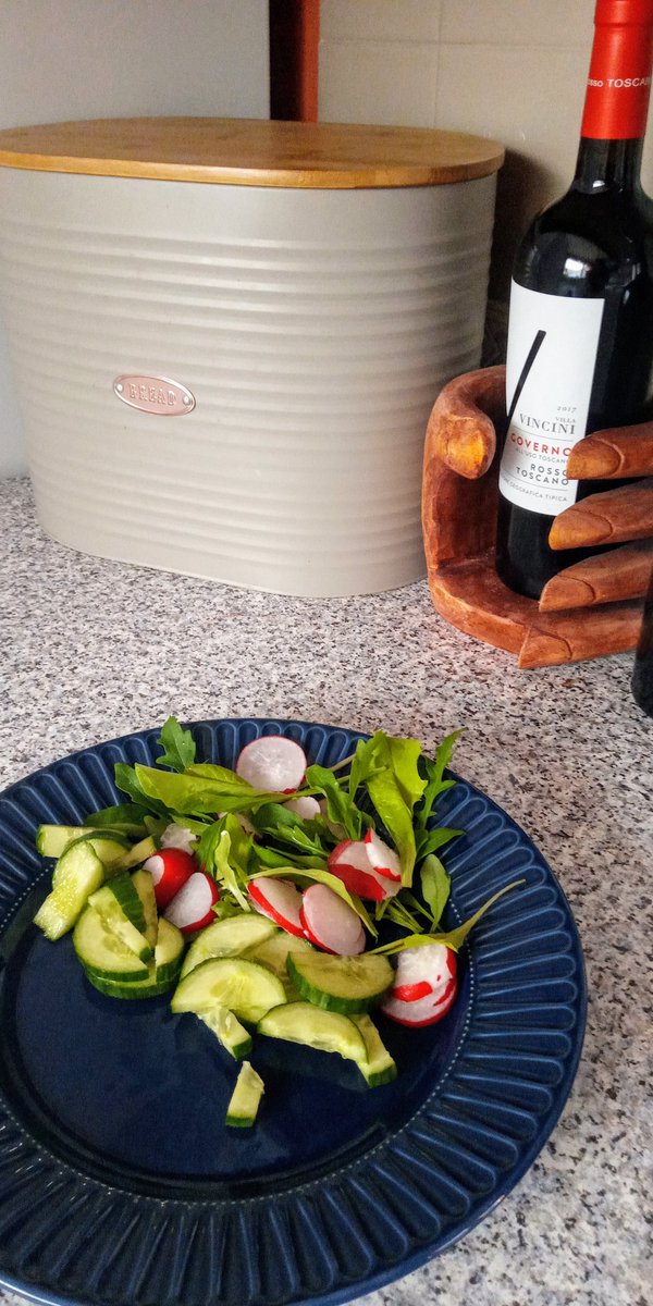 WritesRachael's tweet image. Lunch! #gardening #patchtoplate