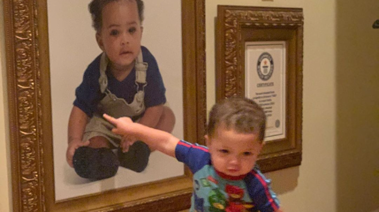 RapMais's tweet photo. Filho de XXXTENTACION aparece ao lado de foto do rapper criança - https://t.co/RcQsyjW9pj https://t.co/IKGZuhMrfk