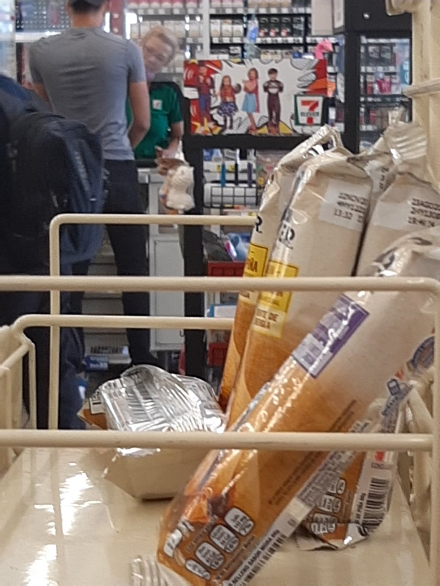 Dyny29's tweet photo. @7ElevenMexico ya van varios establecimientos en los que el personal no hace uso debido de cubrebocas, en pleno centro de apodaca donde hay más circulación se personas https://t.co/pdcn0aJfh2