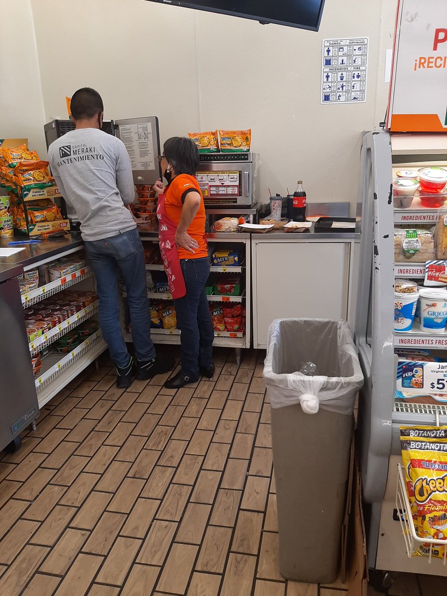 Dyny29's tweet photo. @7ElevenMexico ya van varios establecimientos en los que el personal no hace uso debido de cubrebocas, en pleno centro de apodaca donde hay más circulación se personas https://t.co/pdcn0aJfh2