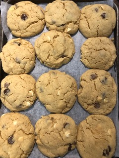 The #VoxKitchen is open once again, and <a href="/jesspratt97/">Jess Pratt</a> of <a href="/WMNcycling/">CANYON//SRAM zondacrypto</a> and <a href="/GoZwift/">Zwift</a> Academy winner is back with a sweet treat this time. These choc chip cookies also make a perfect ride snack... 

voxwomen.com/the-vox-kitche…