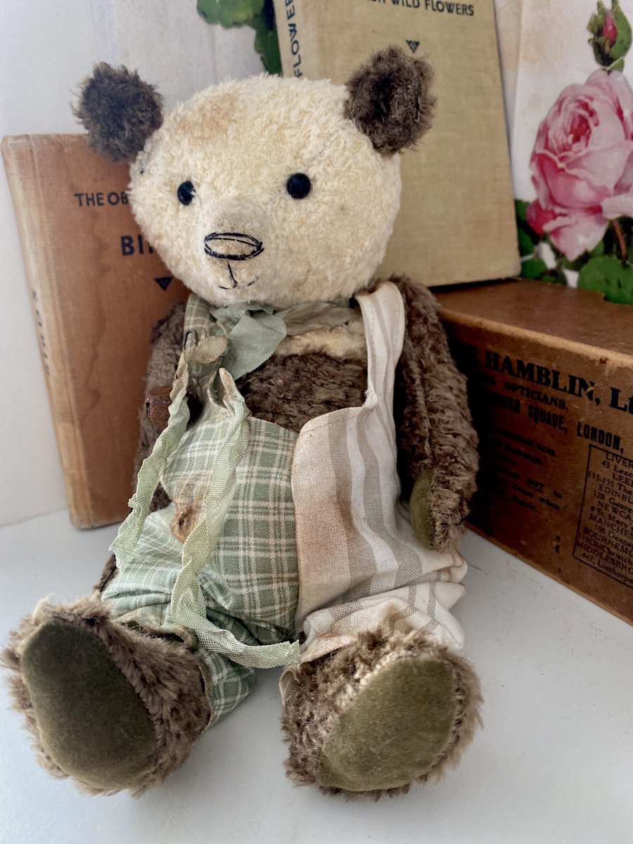 VMBears's tweet photo. Sidney is a rather serious cook.  In younger years he was the head cook on a naval ship and travelled the world.  These days he prefers only to cook on special occasions...
https://t.co/YzEcXycNb2 
#panda #bear #artistbear #bearartist #handmade #handmadeingreatbritain #primitive https://t.co/PzvKfkH7AD