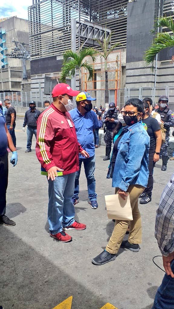 FNJPetrolera's tweet photo. #EsNoticia | Desde la #EESS El Conde en #Caracas acompañamos a la alcaldesa @ErikaPSUV en la supervisión del Plan de Regularización del Suministro de Combustible, donde pudimos constatar el buen desempeño de los #PDV_Bio
#MáximaConcienciaPorLaSalud
@NicolasMaduro
@TareckPSUV https://t.co/RLbb1Cded1