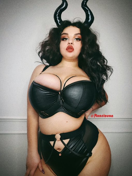 2 pic. Do you like gothic style?????
1 or 2 photos ? https://t.co/oRh0sWTBGe