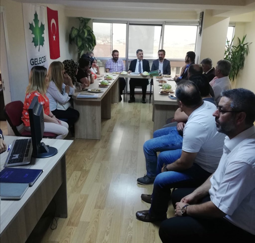 yenibirumutank's tweet photo. İl Başkanımız @OsmanHakanKlc ve İl Teşkilat Başkanımız @vahdettinelbay @GelecekSincanTR ziyaret ederek, Yönetim Kurulu Toplantısına iştirak ettiler. 

Sincan Kongreye Hazır! https://t.co/XAQcgudOOL
