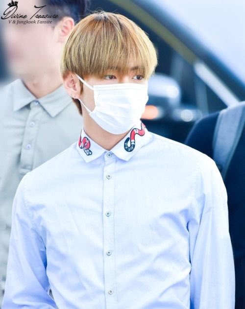 taehyung’s airport fashion — a thread