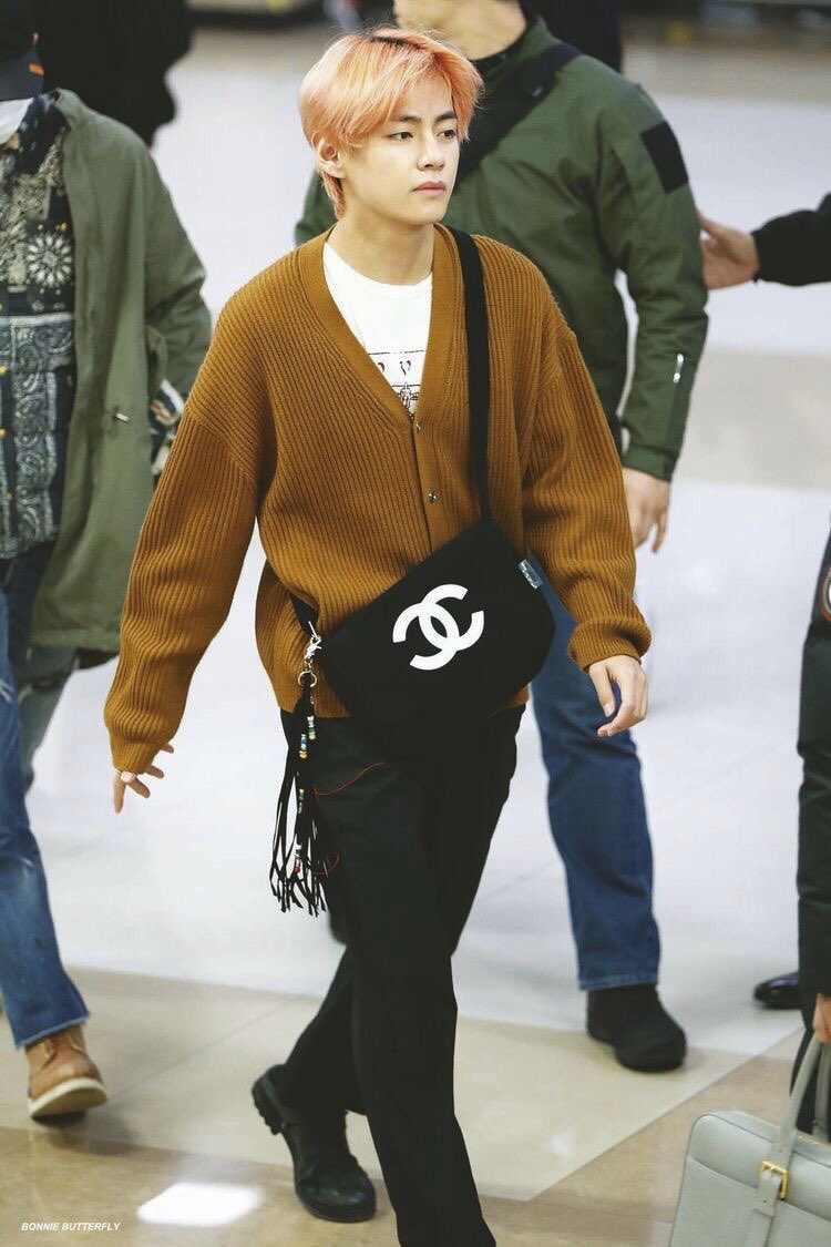 taehyung’s airport fashion — a thread