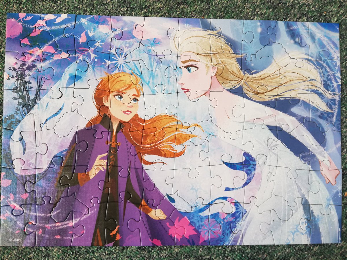 LILIJAKMA's tweet photo. @jns_san Amelie loves making jigsaw . We also try to decorate the  pizza by ourselves. She thought it looks like a happy old man. Haha https://t.co/F93OVwM8kz