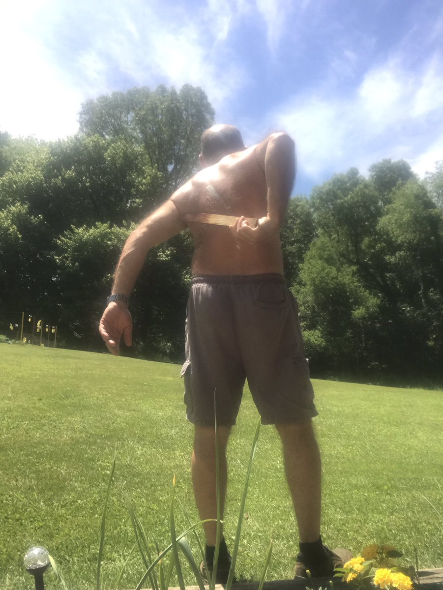 HayHayneil's tweet photo. How do you put #sunscreen on #yourback #hardtoreacholaces? #HappyTuesday All #heading to cut some #gardening #stakes #gardenstakes from the brush I cut yesterday #tuesdayvibes #happytuesday #stayhydrated💧keep up the #Resistance #BeStrong #beproud #beyou #TrumpResignNow 🙏🏻🌈🏳️🌈☀️ https://t.co/tfyNf5uYk0