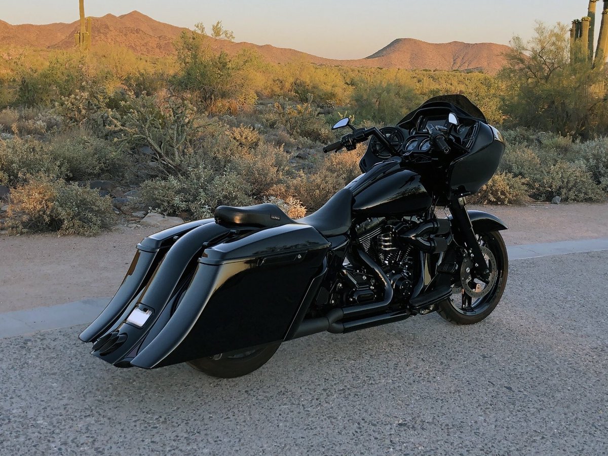 RobSmith1313's tweet photo. Recently got my Road Glide back from @jimnasicustoms after some custom upgrades.  Love how it turned out!  Thanks, @jimnasi !!  #Harley #HarleyDavidson #RoadGlide #JimNasi #JimNasiCustoms #CustomBagger https://t.co/06Hb9DnEfi