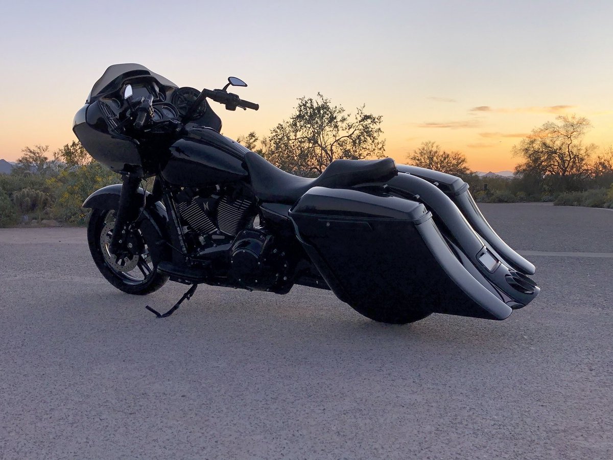 RobSmith1313's tweet photo. Recently got my Road Glide back from @jimnasicustoms after some custom upgrades.  Love how it turned out!  Thanks, @jimnasi !!  #Harley #HarleyDavidson #RoadGlide #JimNasi #JimNasiCustoms #CustomBagger https://t.co/06Hb9DnEfi