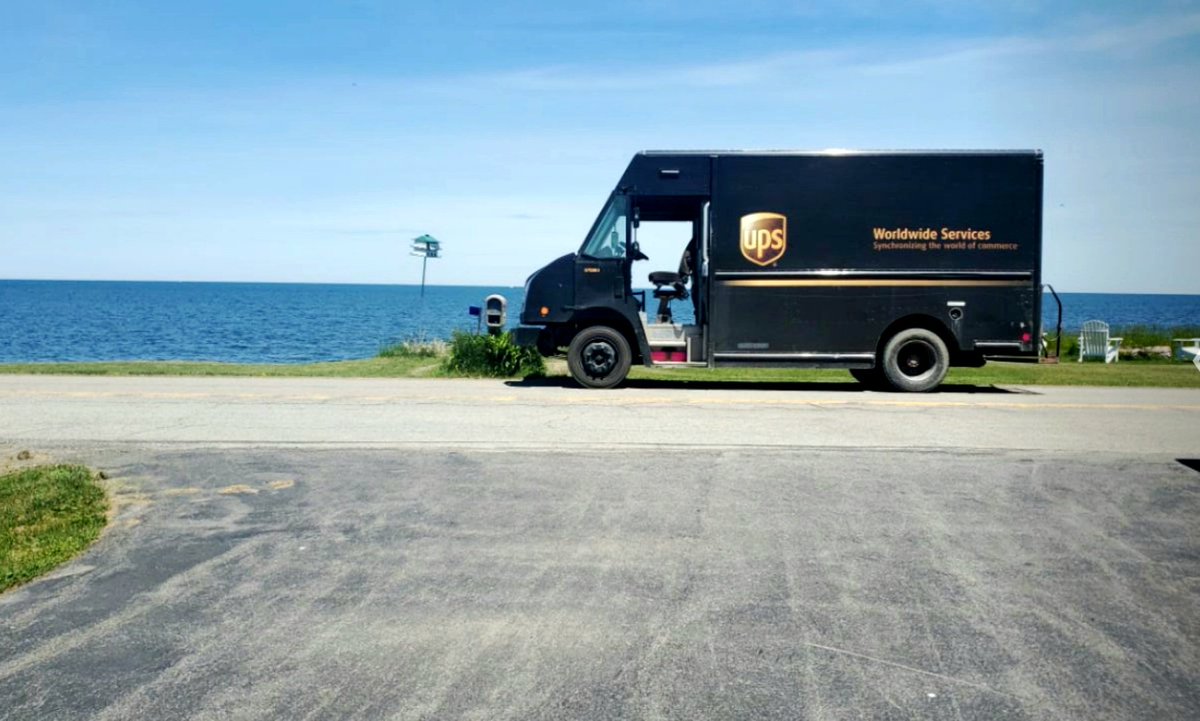 Beautiful view on Lake Ontario for lunch. 

#UPS #CC1400