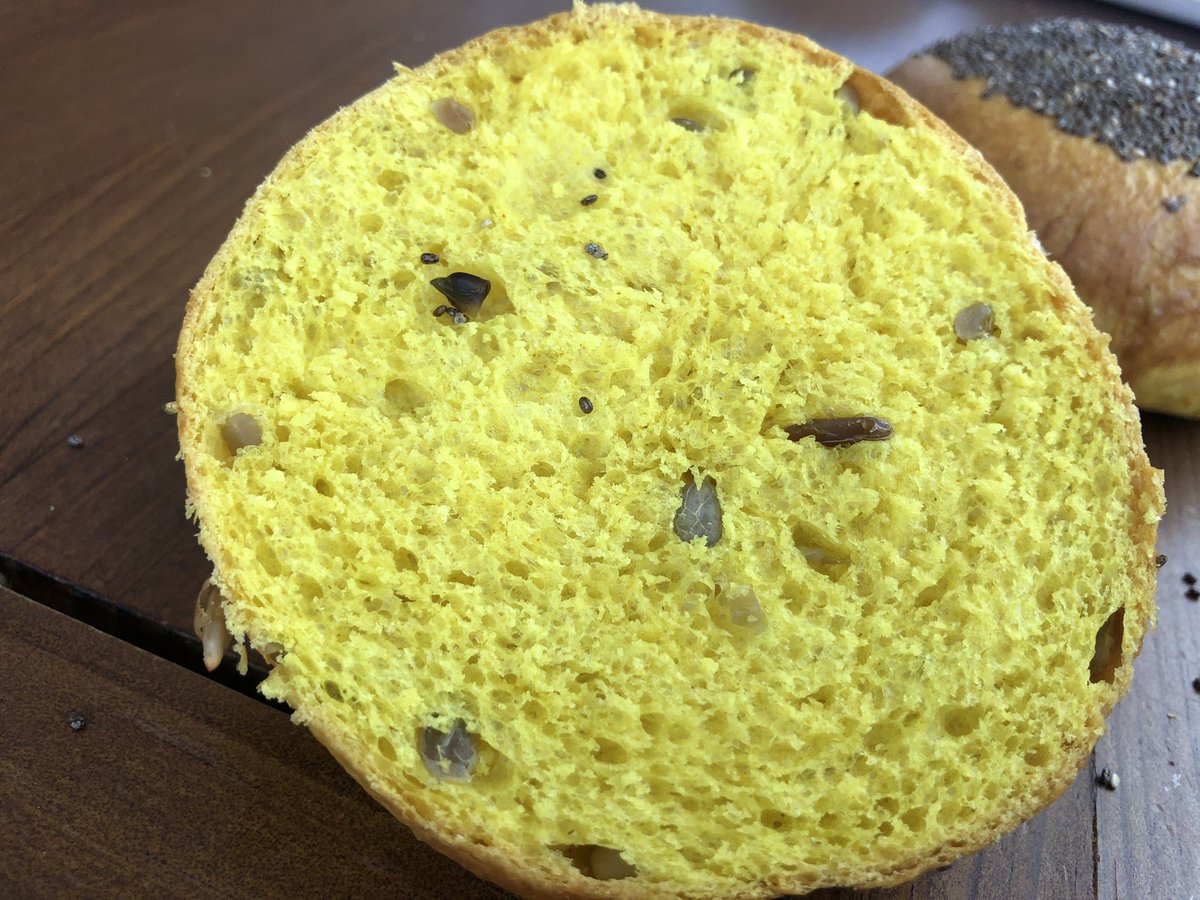 CremitaDaniel's tweet photo. Uña pan de hamburguesas 🍔 de cúrcuma, pipas de girasol y chia ????Busca tú cómo lo vas a rellenar https://t.co/o3dqOWh74m