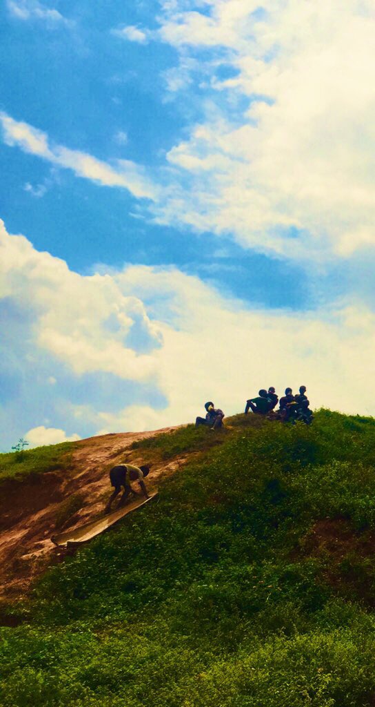 Cucubrian's tweet photo. If you don’t know this sport, you had a boring childhood 😂 On my bike ride, found these kids playing #Gogolo on Kibuli hill. Ever played the game ? https://t.co/UEyYi0VaNA