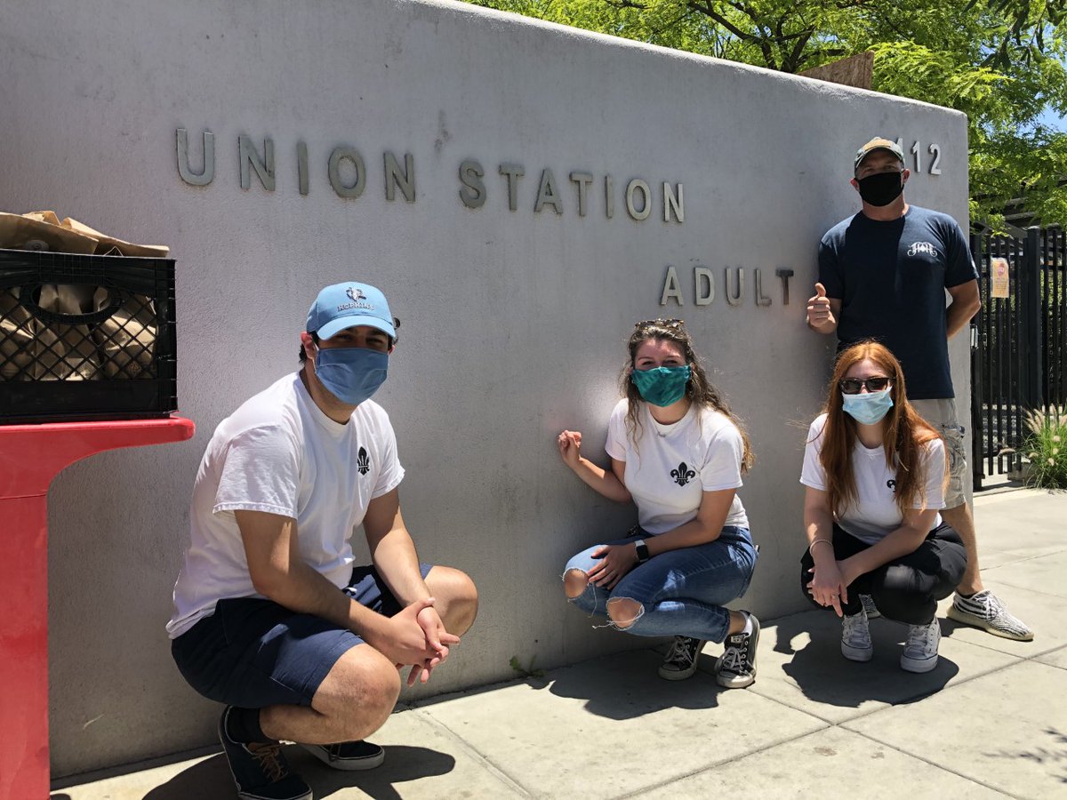 AGBUWR's tweet photo. On Tuesday, May 26th, 2020, the AGBU Pasadena Scouts finished phase 2 of the "Buy a Meal, Donate a Meal" program. They delivered 200 sack lunches to the Union Station Homeless Services for people in need.
#AGBUPasadenaScouts #AGBUInUnity #BuyAMealDonateAMeal https://t.co/zFeEMnGriw