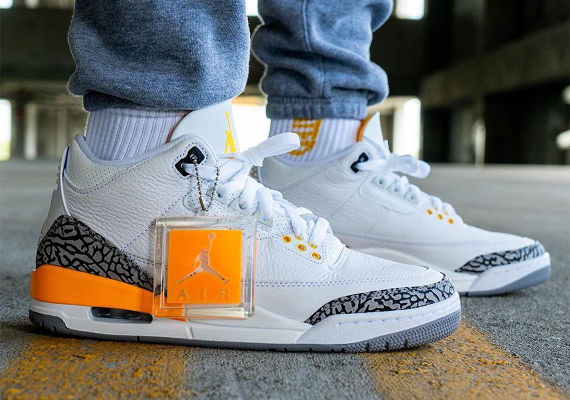 SneakerNews's tweet photo. Best look yet at the upcoming Air Jordan 3 "Laser Orange" for women
https://t.co/ZEBchYHLYF https://t.co/XMRrKSTzFH