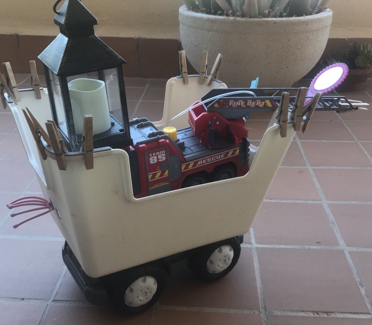 RR_Dave's tweet image. Pues nada que mis hijos de 3 y 6 años han descubierto el programa Battle Robots #Battlerobots