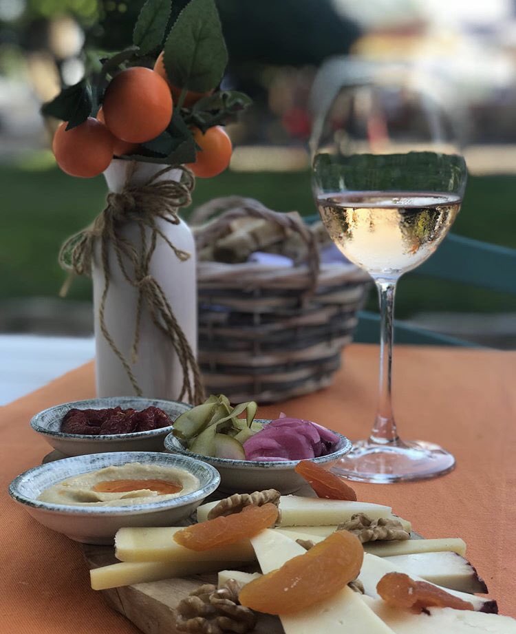 Ne kadar içersen iç, başın döner. Gidenler değil 🤦‍♀️😂