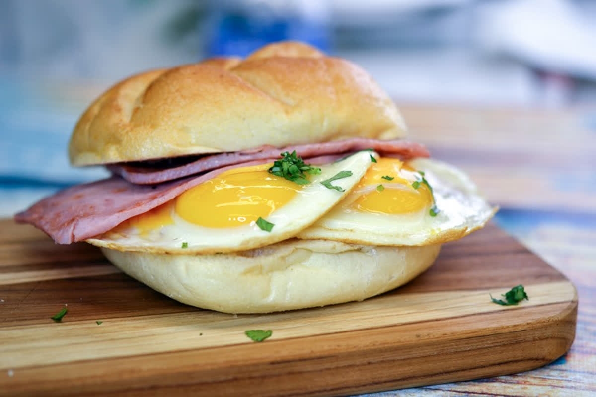 HamiltonDeli's tweet photo. Raise your hand if you're in the mood for our appetizing food! https://t.co/HPGqfCeFew