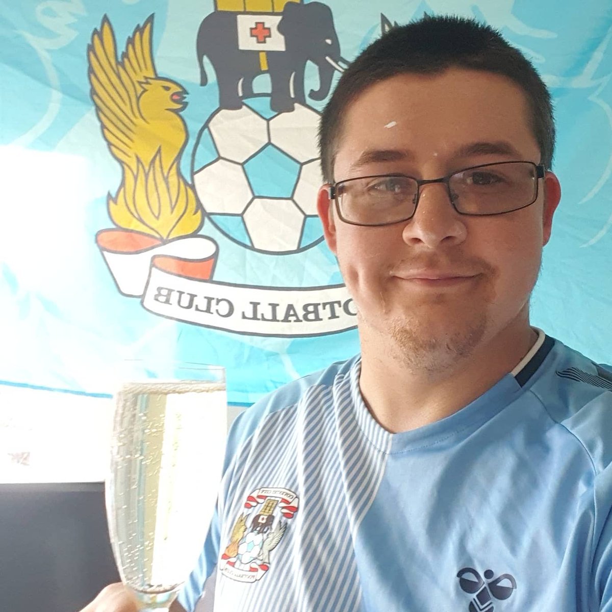 benccfcbaynes's tweet photo. Time to celebrate I can not belive I have seen @Coventry_City win s league title and get promoted I am so emotional this evening I love this club and everyone involved #PUSB #SKYBLUES #champagne #football #leagueone #leagueleaders #champions #championship #promotion #MESBA https://t.co/cCGSzzxADQ