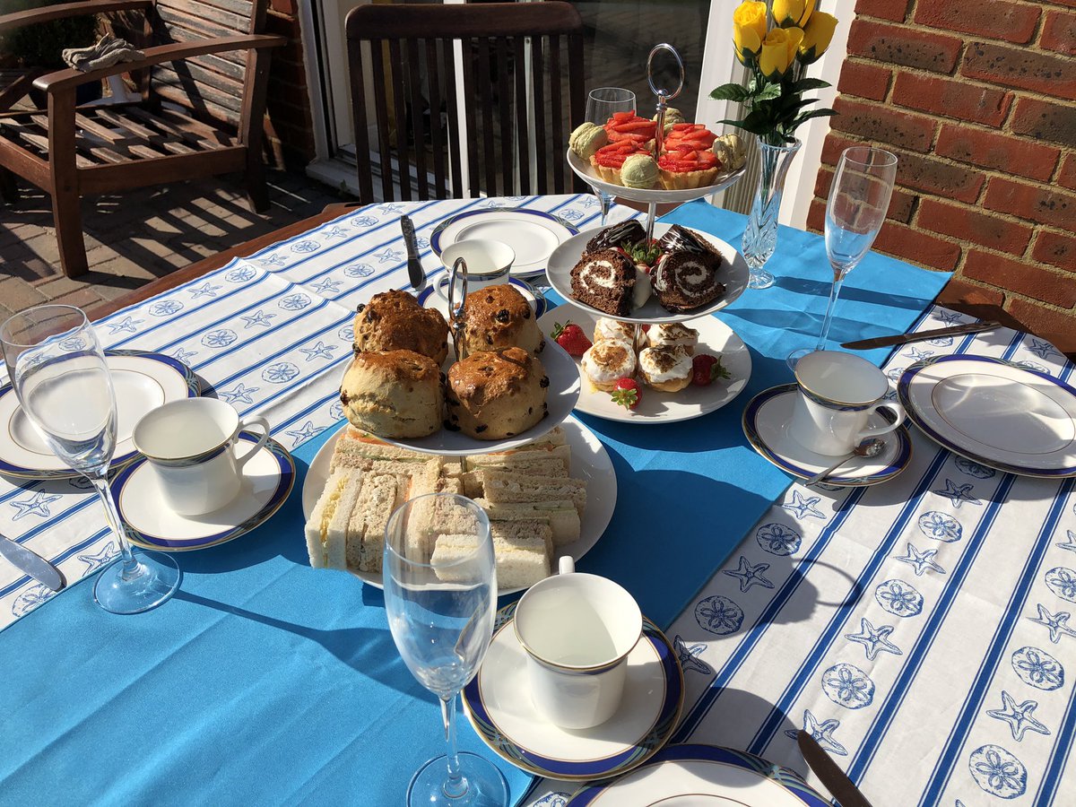 Katiewenman's tweet photo. Afternoon tea garden party for my sisters birthday 

#afternoontea 
#summer 
#chef 
#cake https://t.co/vDoIN1UWcx