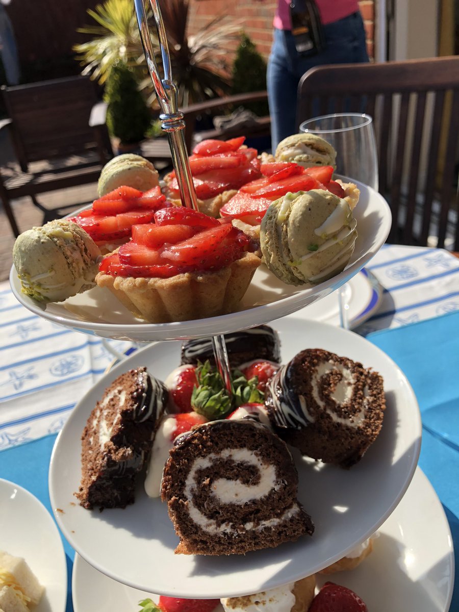 Katiewenman's tweet photo. Afternoon tea garden party for my sisters birthday 

#afternoontea 
#summer 
#chef 
#cake https://t.co/vDoIN1UWcx