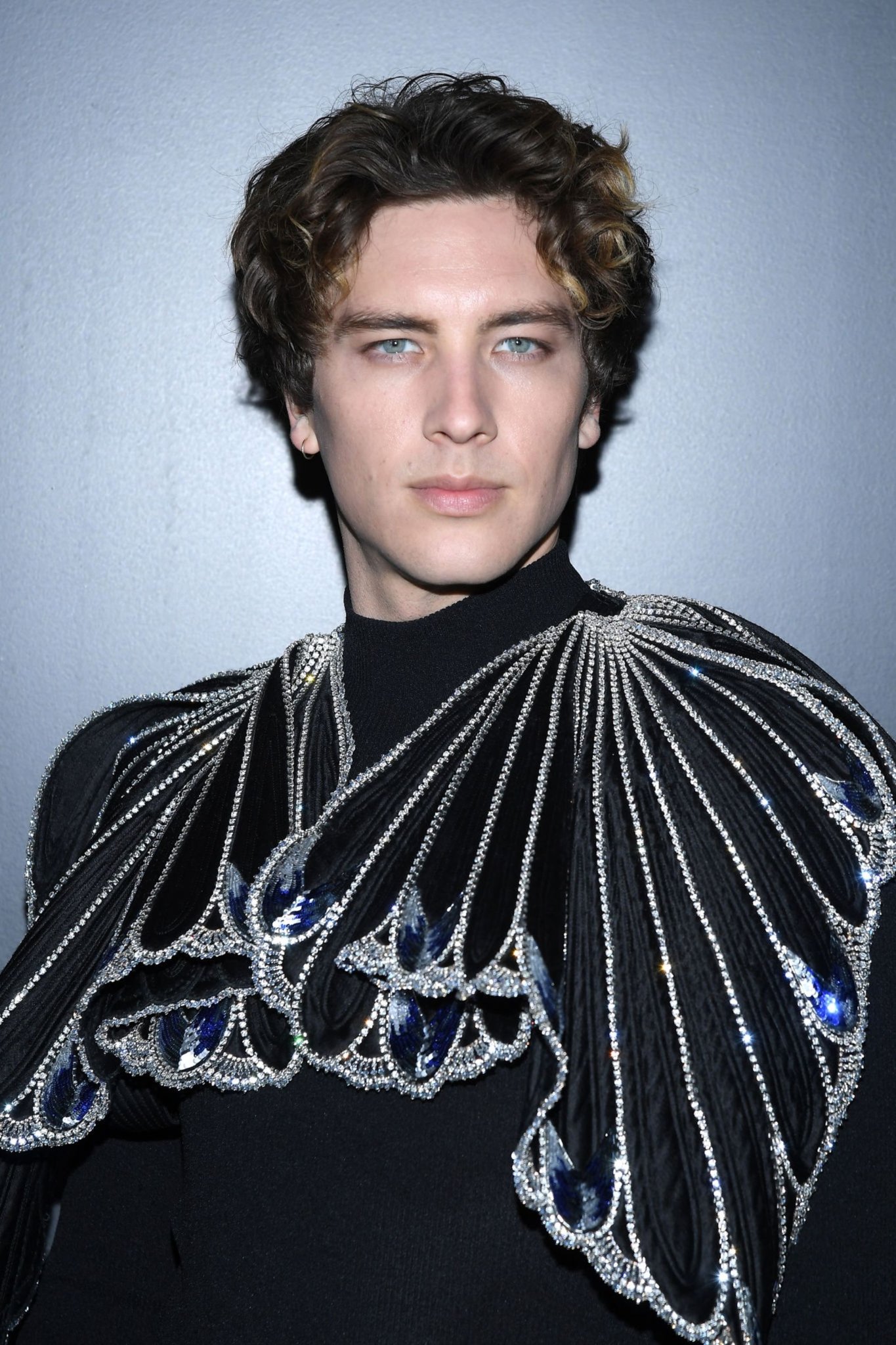 Cody Fern BR on X: 📸  Cody Fern - Louis Vuitton: Paris Fashion Week  Womenswear Fall/Winter 2020/2021. 03/03/2020. 🌠  /  X