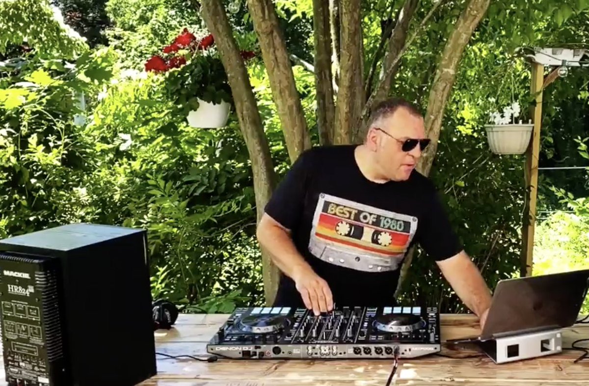 MikePush's tweet photo. testing testing 1 2 3 - 1 2 3 for the LIVE stream soon on the @FsoeRecordings Channels 3pm EST / 21h CET / 20h BST #live #fsoe #mikepush https://t.co/5gbOr717eZ