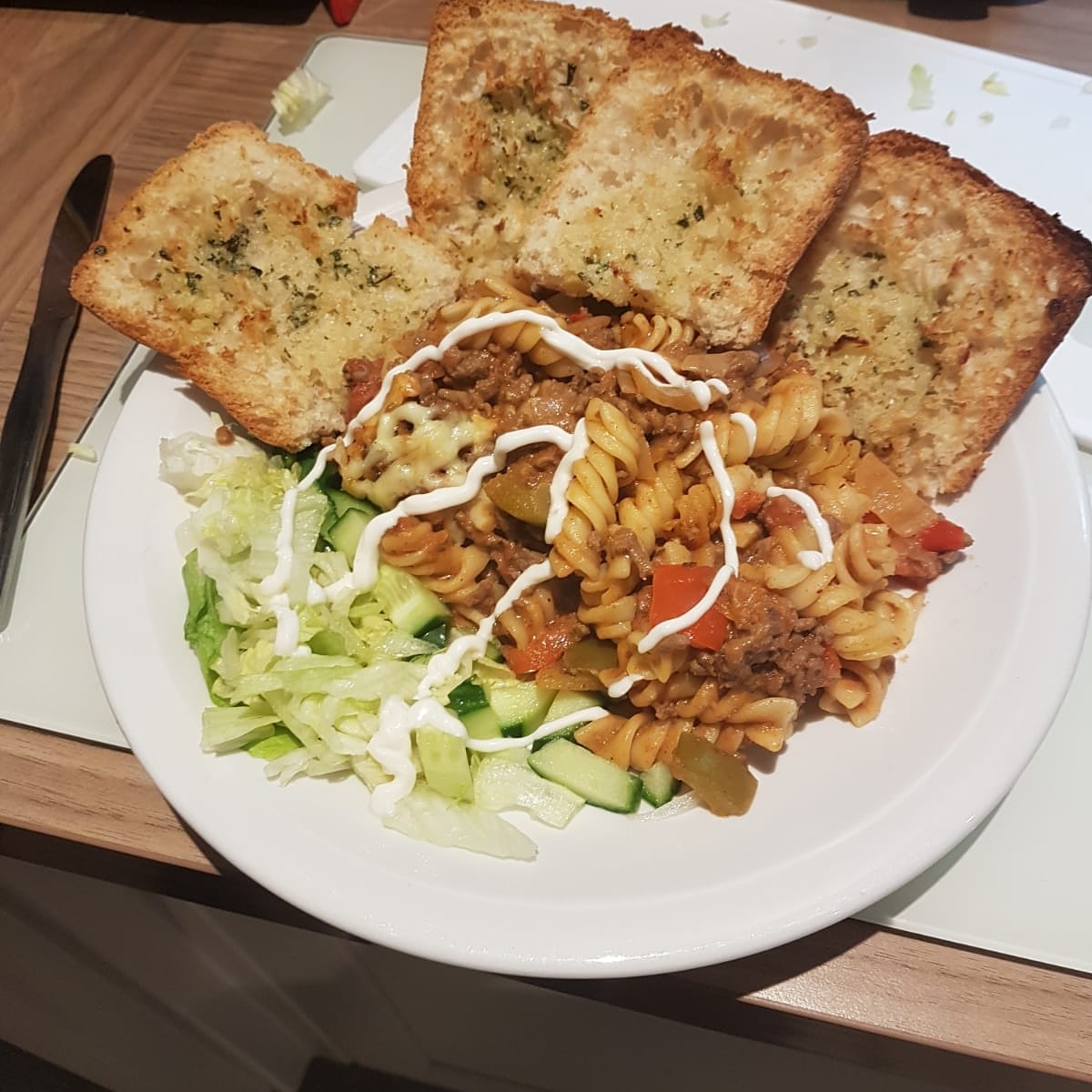 lotsofcooking's tweet photo. Homemade Pasta Bake With Salad And Home Made Garlic Bread #homemade #homemadepastabake #homemadegarlicbread https://t.co/2cDtTP0W6w
