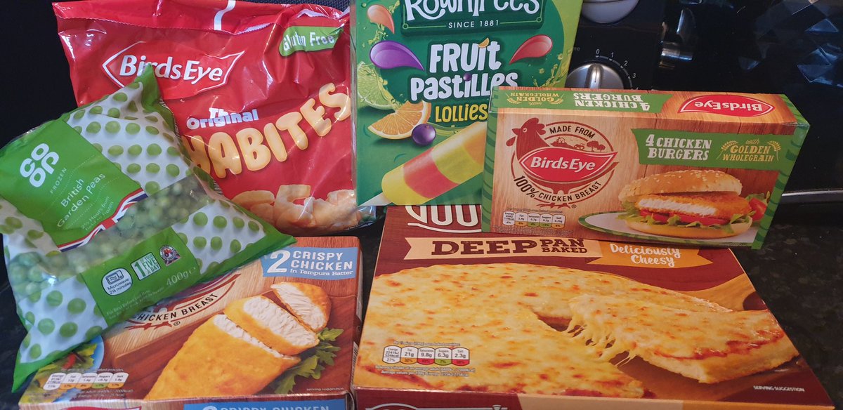 debsdoesevents's tweet photo. Got to love @coopuk £5 meal deal!! That is my beige food loving niece sorted for the weekend, I'll take the peas😂 https://t.co/YQDqzTu2hz