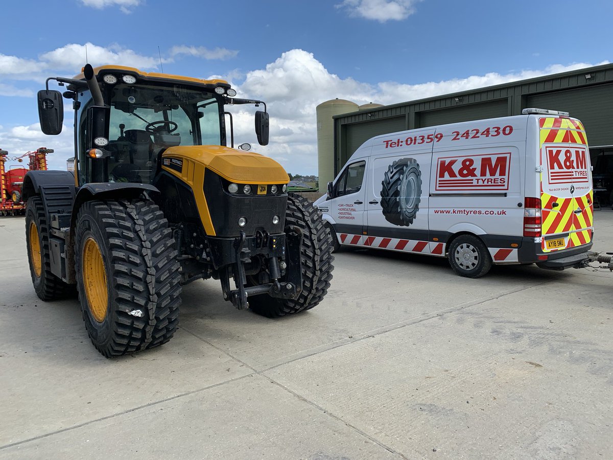 bigrednorm's tweet photo. @MichelinAgriUK @km_tyres a full set of 600/70R30 #roadbib fitted to this @JCBAgriculture #fastrac she’s ready for some road work now! #exelagri #topservice #kmtyres #suffolktyredealer https://t.co/DLoJjXUzkK