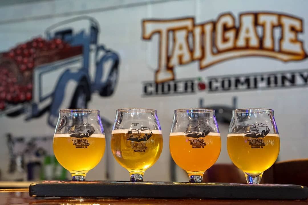 Grab your brew crew and check this one out! Head to <a href="/TailGateBrewery/">TailGate Brewery</a> for 1/2 PRICE flights &amp; appetizers from 2—5 p.m. 🍻🍔
checkle.app.link/deal/1655622/-…

#nahsville #nashvilletn #tennessee #nashvegas #nashvilletennessee #huntsvilleal #downtownnashville #musiccity #dinenashville