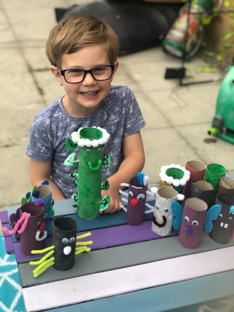 g9msy's tweet photo. Counting and climbing with Jack and the beanstalk with a little help from a few friends...@Ysgol_y_Castell #nantyraber #jackandthebeanstalk #toiletrollminibeasts https://t.co/ghO68H2XvV
