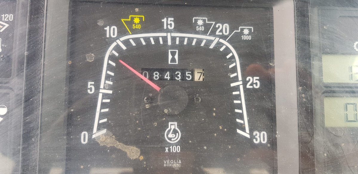 BreensOfCashel's tweet photo. 1998 New Holland TS110 SLE c/w MX MU95u Power Loader now in stock in our Ennis Branch. Lovely straight Tractor.
Can be seen in now in Ennis or give Sรฉamus a call @ 065-6841000 for more info.
Trade ins gladly considered.
#breens #ts110 #tractor https://t.co/mR3CYnwWsX