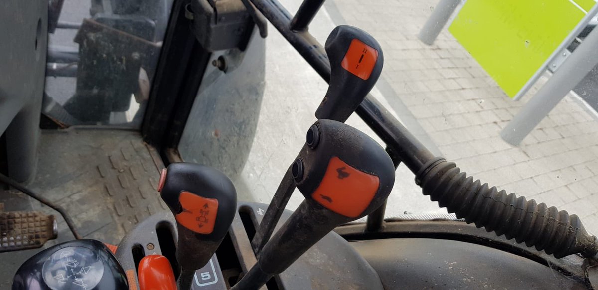 BreensOfCashel's tweet photo. 1998 New Holland TS110 SLE c/w MX MU95u Power Loader now in stock in our Ennis Branch. Lovely straight Tractor.
Can be seen in now in Ennis or give Sรฉamus a call @ 065-6841000 for more info.
Trade ins gladly considered.
#breens #ts110 #tractor https://t.co/mR3CYnwWsX