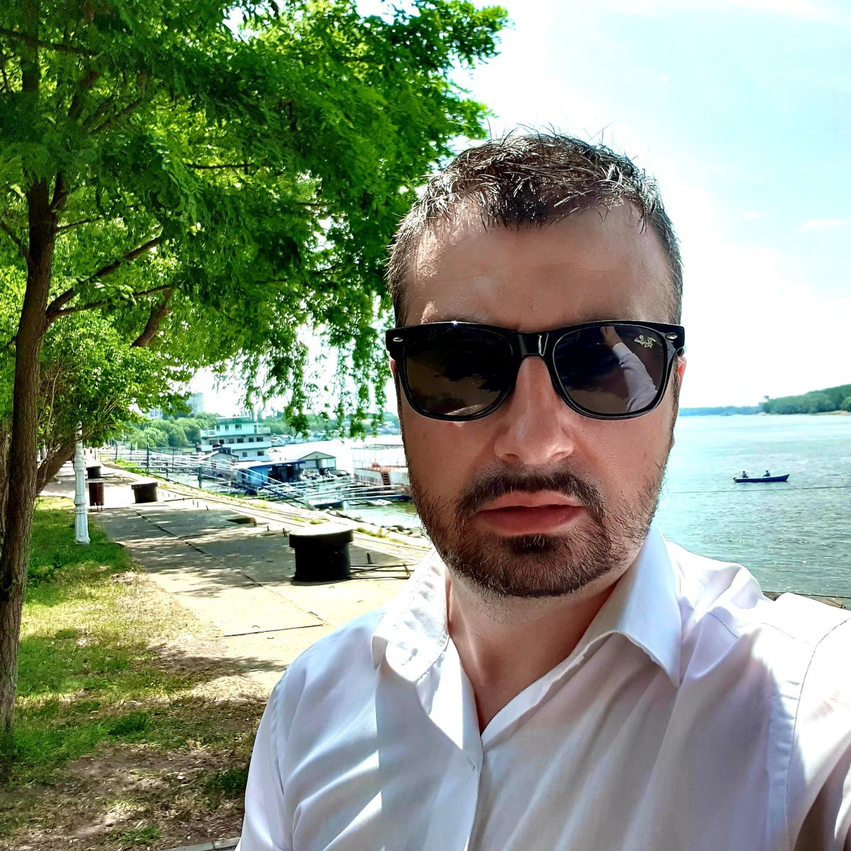 CataBraicovici's tweet photo. 🇹🇩🇪🇺 Ești plăcut de toți până începi să le devii concurență.
#educatie #motivatie #perseverența #drum #vis #succes #dezvoltare #schimbare #crestere #perfectionare #progres #evolutie #istorie #civilizatie #traditie #informatie #putere #eleganta #notorietate #gand #cuvant #actiune https://t.co/2AxI6zpRdl