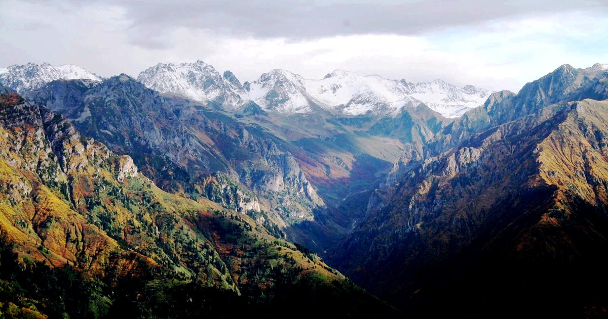 HS_Ozkazanc's tweet photo. Fotoğraflarda görülen Kamilet Vadisi korunmayacak ise neresi korunacak.Kamilet Vadisi koruma statüsünü sonuna kadar hak eden muhteşem bir doğa parçasıdır.Elektrik üretimi  için kısmen katledildi. #KamiletiKurtar https://t.co/vh8yuL5pa5