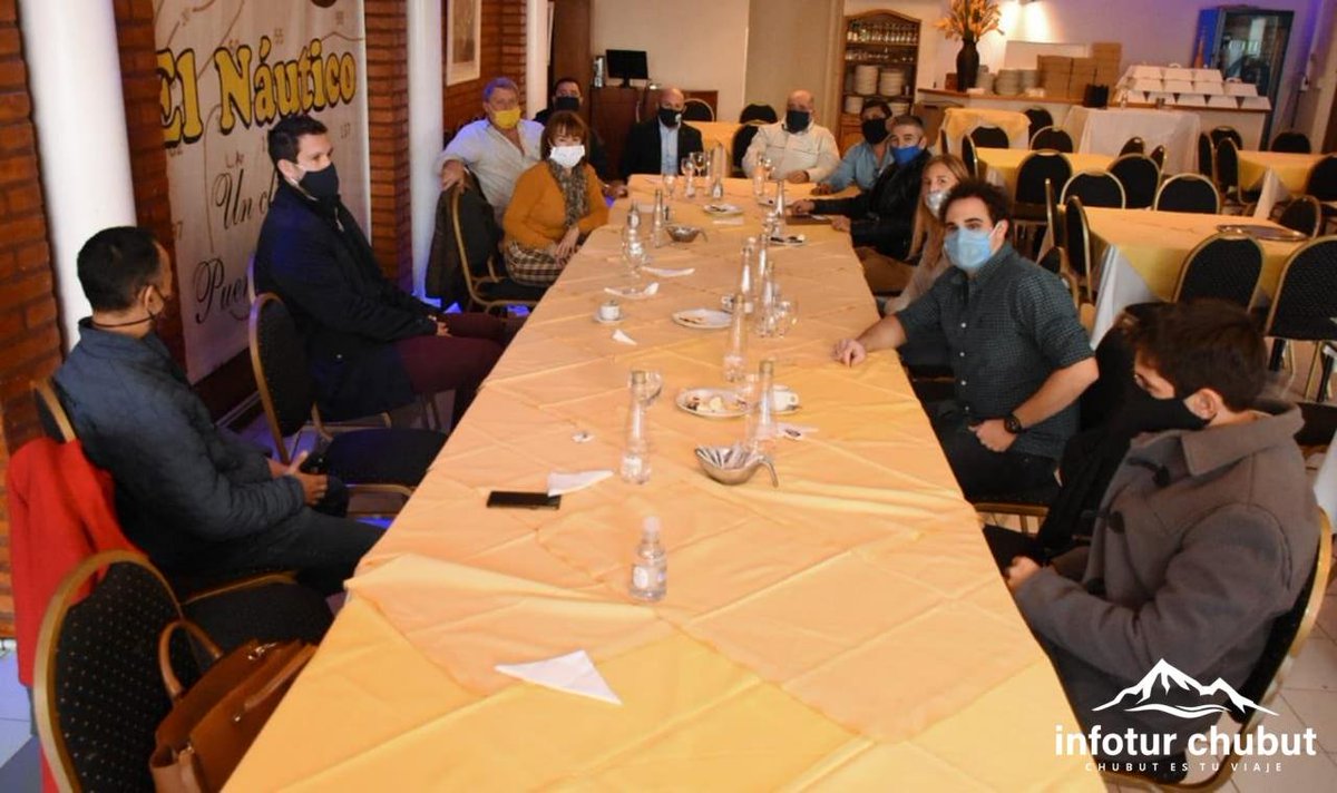 InfoturChubut's tweet photo. #PuertoMadryn 👉🏻🍽 @Gus_Sastre se reunió con  #AHRCOBA #CAMAD, @UTHGRAPrensaOk  y empresarios de la gastronomía para unificar criterios pensando en la posible apertura del sector

🗣"La idea es establecer medidas que nos permitan reducir los riesgos sanitarios" indicó https://t.co/0CGeSxmGtV