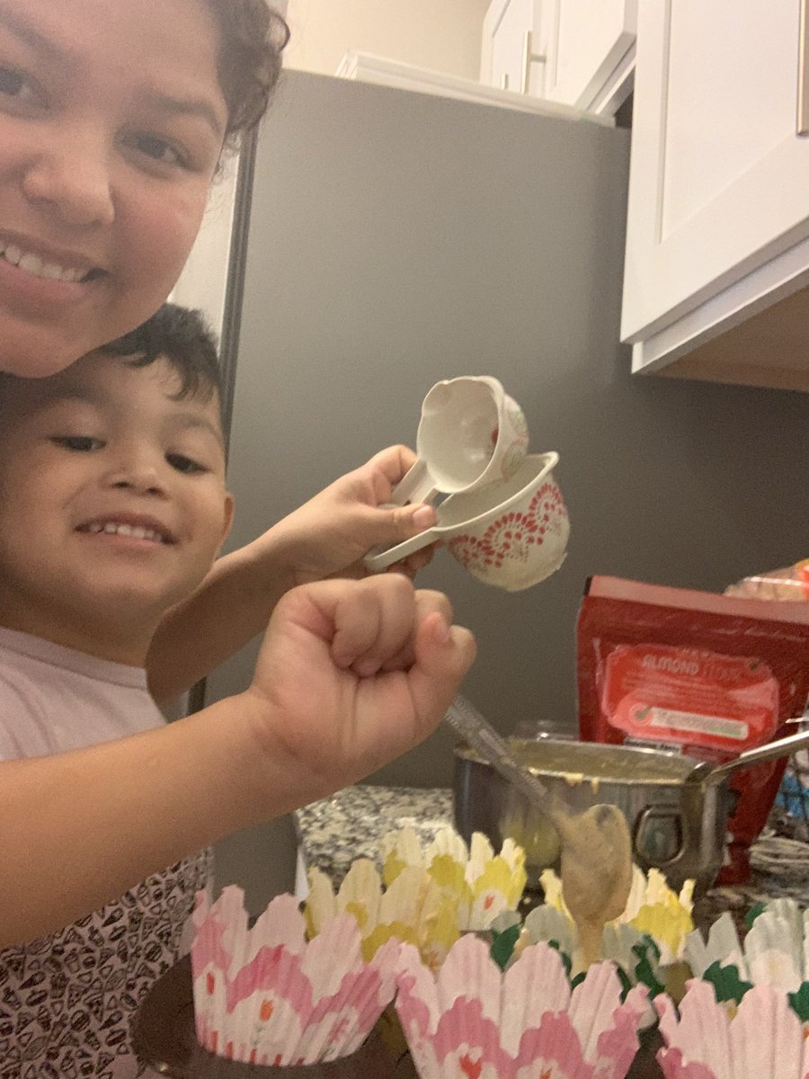 Laura19988036's tweet photo. Fractions in the kitchen #PISDMathChat  #MathSelfie https://t.co/WNUKQVlmHB