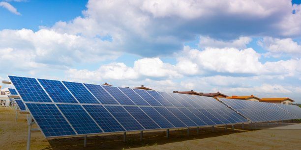 LTAfrique's tweet photo. #Solaire : la #startup sud-africaine Sun Exchange lève 3 millions de dollars #investissement #crowdfunding #Energie #EnR #renewableenergy @TheSunExchange #AfricanRainbowCapital #ARCHEmergingMarketsPartners https://t.co/01cqxxj5wu https://t.co/bebv5Ewh04