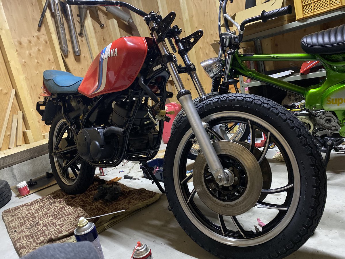 4L3_4U0_NC07_YF's tweet photo. ほーれバイクらしくなって来た❣️
タイヤ組んだ
足着いた
エンジン載った
キャブフルOHした
ちょこちょこ小物着いた
もうほんますぐ‼️
#RZ
#RZ250
#4L3
#4L0
#フルレストア
#完全再生
#ドノーマル
#タイムスリップ
#あ〜るず
#あ〜るず讃岐支部
#あ〜るず香川支部
#全国RZ愛好会 https://t.co/NIvavqbnFR