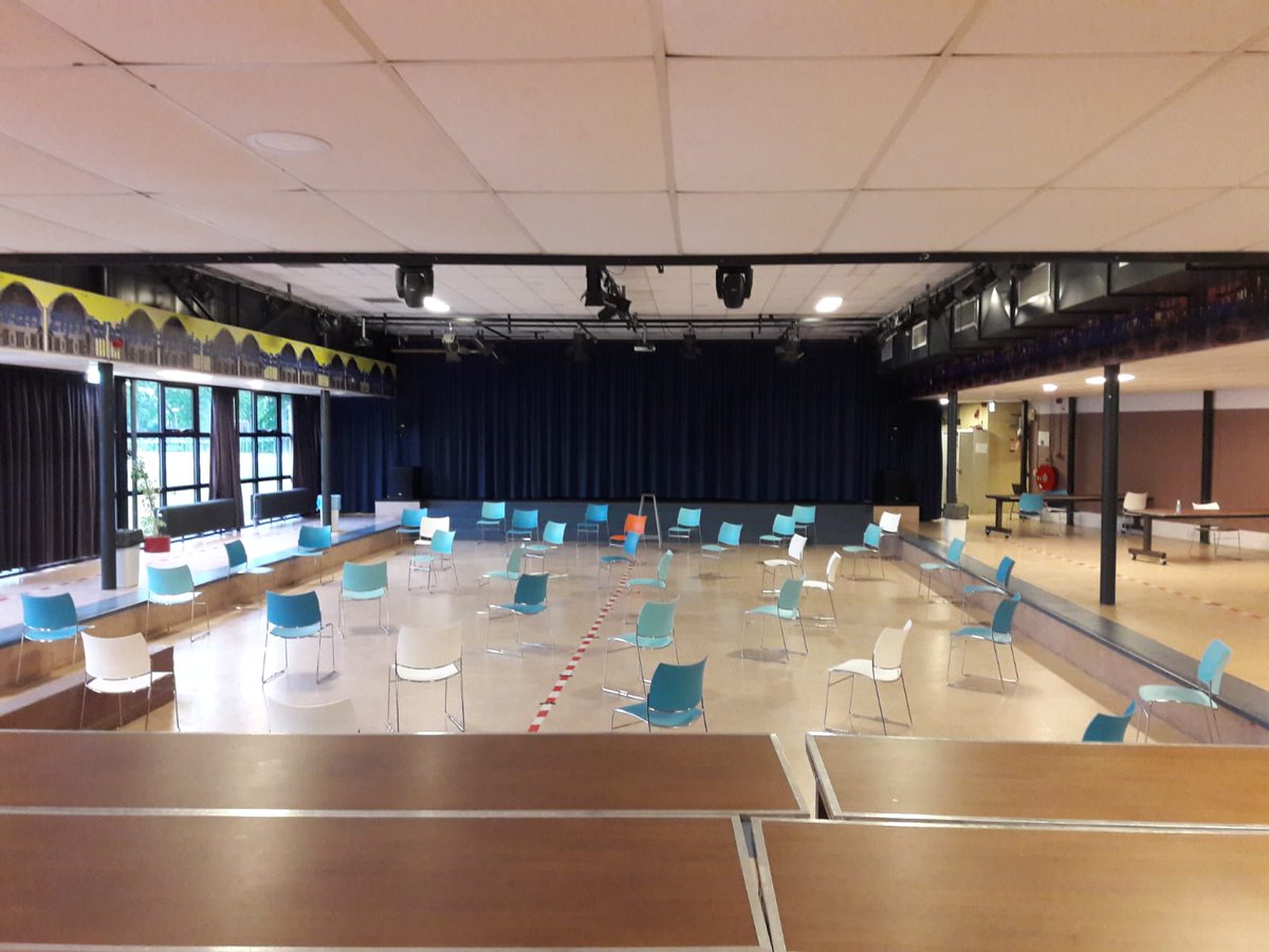 gelre's tweet photo. Wij mogen weer repeteren! Weliswaar met max. 30 muzikanten, op 2 meter afstand van elkaar, en met een streng protocol.

Maar gelukkig is onze repetitieruimte groot genoeg om dit mogelijk te maken.

Dus vanaf  donderdag gaan wij weer (met de helft van het orkest) muziek maken! https://t.co/UU3dlvDTQb