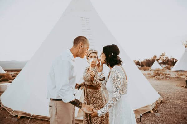 HiEntertained's tweet photo. We LOVE these dreamy desert vibes from this amazing elopement! Check out our recap of this cannabis-friendly ceremony, photographed by JamieY, owner of JamieY Photography. See all the pictures (and amazing inspiration) at https://t.co/yQQF1dqoyQ https://t.co/8N9n1FgMFR