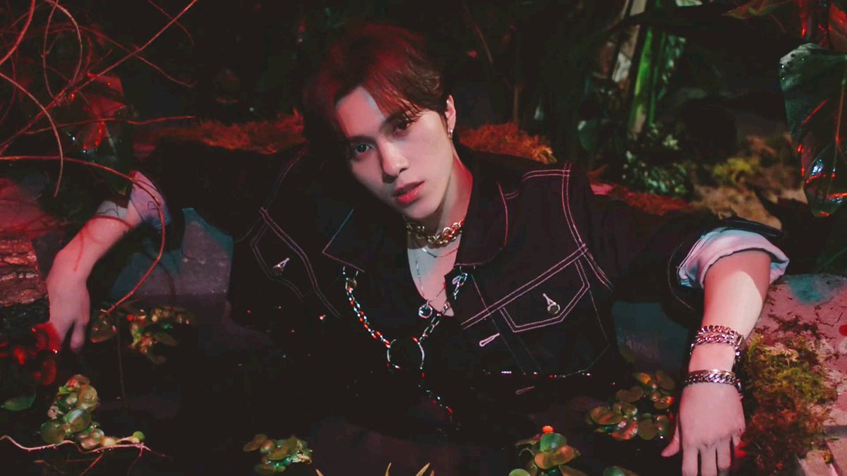 WayV 'Turn Back Time (超时空回)' MV - Screen Captures #HENDERY