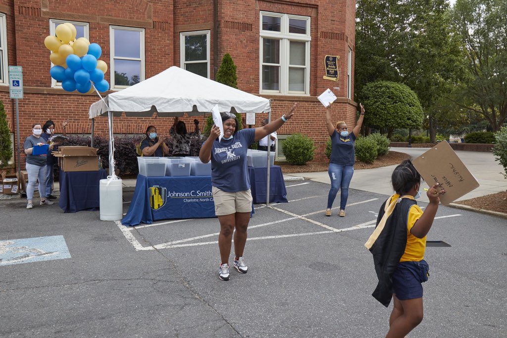 JCSUniversity's tweet photo. This past Friday, our graduates had an opportunity to pick-up their diplomas from campus. Students smiled, cried and filmed President Armbrister as he congratulated them on their achievement! Nearly 100 students were able to enjoy the experience! Congratulations #JCSU2020! ๐๐ https://t.co/GzE02kuUU2