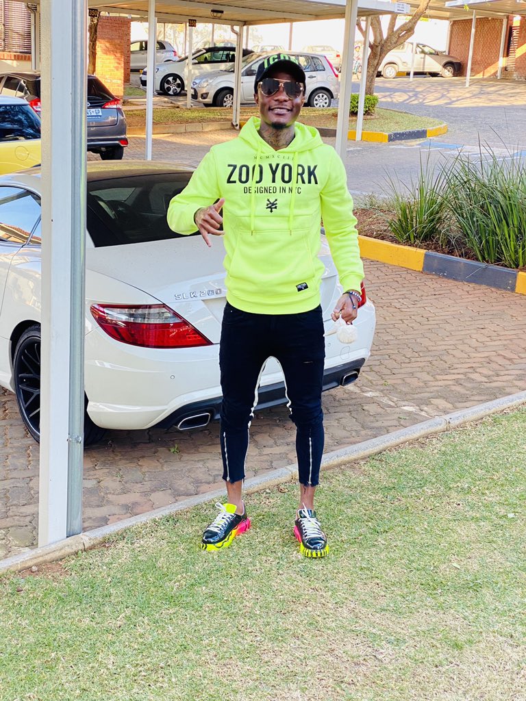 KudaMahachi's tweet photo. Always smiling knowing dat God is by my side #Team papa God @MahachieJosey https://t.co/odOCmvdyIH