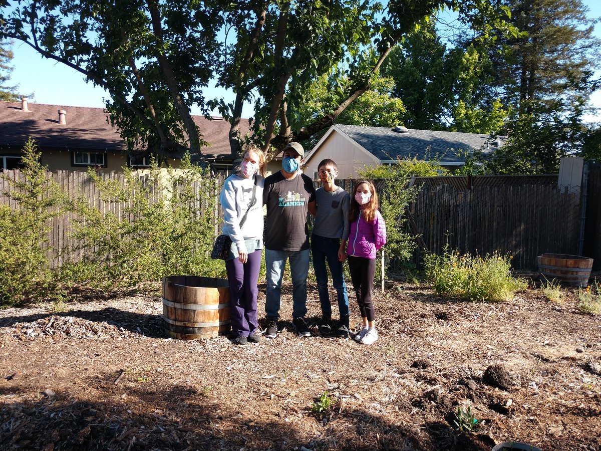The UELF Garden Committee hosted a social distance planting day for our habitat garden. Our students have worked on planning the garden since last spring thanks to a program through the School Gardens Network.
#UELFGarden <a href="/UELFSEAWOLVES/">UELFCRPUSD</a> <a href="/UELF_PTA/">UELF PTA</a> @schoolgardens